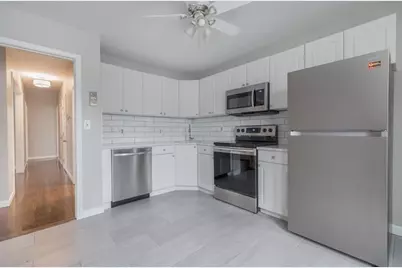 15 Aspinwall Ave #4, Brookline, MA 02446 - Photo 2
