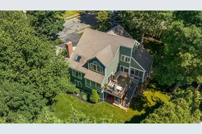 8 Middlebury Ln, Beverly, MA 01915 - Photo 2