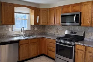 34 Petipas Ln, Randolph, MA 02368 - Photo 2