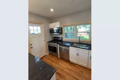 9-1/2 E Collins St #1, Salem, MA 01970 - Photo 4