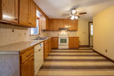 12 Melrose Ave, Dartmouth, MA 02747 - Photo 4