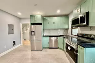 15 Berwick St, Melrose, MA 02176 - Photo 2