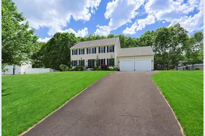 7 Stanley Cir, Mansfield, MA 02048 - Photo 2