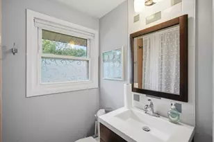 103 Manor Ct, Springfield, MA 01118 - Photo 20
