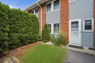 103 Manor Ct, Springfield, MA 01118 - Photo 4