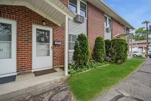 103 Manor Ct, Springfield, MA 01118 - Photo 1