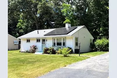 32 Crestmont, Springfield, MA 01108 - Photo 1