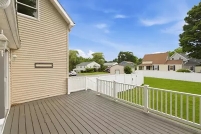 16 Elm St, Reading, MA 01867 - Photo 8