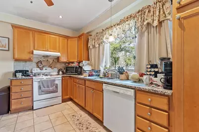562 Main St, Medford, MA 02155 - Photo 12
