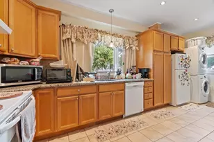 562 Main St, Medford, MA 02155 - Photo 10