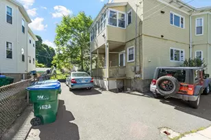 562 Main St, Medford, MA 02155 - Photo 2