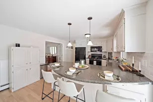 37 Davis St, Mansfield, MA 02048 - Photo 4