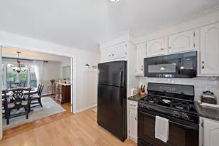 37 Davis St, Mansfield, MA 02048 - Photo 6