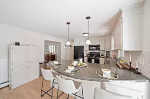 37 Davis St, Mansfield, MA 02048 - Photo 4