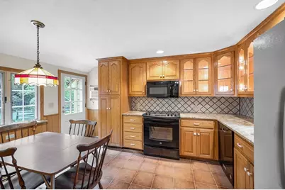 16 Cottage Park, Reading, MA 01867 - Photo 4