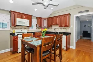 29 Ash St, Waltham, MA 02453 - Photo 8