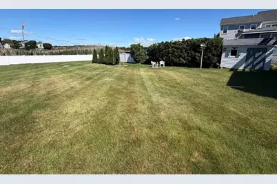 32 Eastern Ave, Essex, MA 01929 - Photo 8