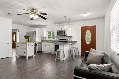 6 Vista Dr, Danvers, MA 01923 - Photo 4