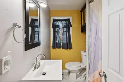 881 Roosevelt Ave, Springfield, MA 01109 - Photo 16