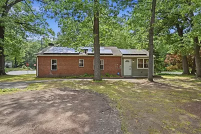 881 Roosevelt Ave, Springfield, MA 01109 - Photo 32