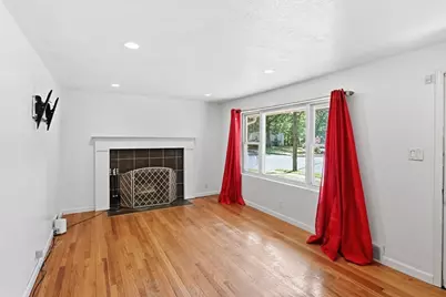 881 Roosevelt Ave, Springfield, MA 01109 - Photo 12