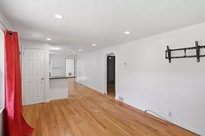 881 Roosevelt Ave, Springfield, MA 01109 - Photo 14