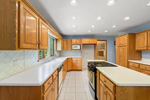 33 Coventry Ln, North Andover, MA 01845 - Photo 10