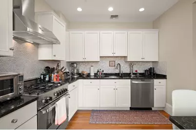 8 Colbourne Cres #3, Brookline, MA 02445 - Photo 8