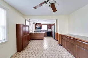 57 Bither St, Springfield, MA 01118 - Photo 2