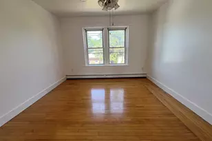 29 Irving St, Worcester, MA 01609 - Photo 2