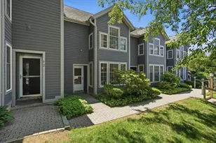 71 Amity Pl, Amherst, MA 01002 - Photo 2