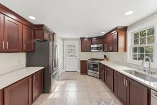 536 Plymouth St, Middleborough, MA 02346 - Photo 12