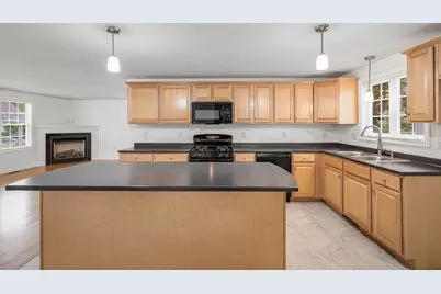 24 Royal Ave #24, Dracut, MA 01826 - Photo 6