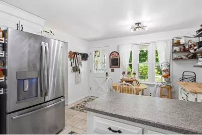 64 Senator St, Springfield, MA 01129 - Photo 6