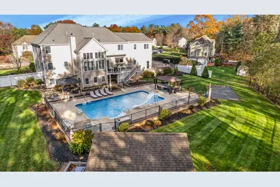 394 Mohawk Rd, Raynham, MA 02767 - Photo 2