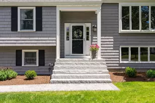 6 Hampton Ct, Lynnfield, MA 01940 - Photo 2