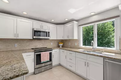 6 Hampton Court, Lynnfield, MA 01940 - Photo 6