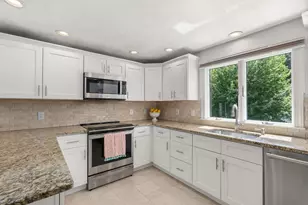 6 Hampton Ct, Lynnfield, MA 01940 - Photo 6