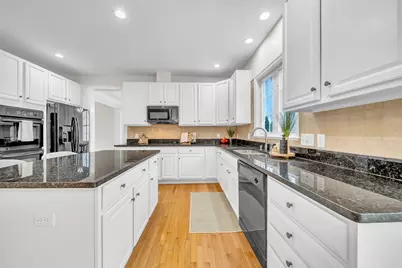 37 Aspen Ave, Grafton, MA 01560 - Photo 4