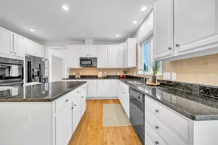 37 Aspen Ave, Grafton, MA 01560 - Photo 4