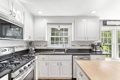 1 Castle Rd, Medway, MA 02053 - Photo 12