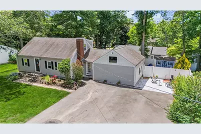 25 Moynihan Rd, Hamilton, MA 01982 - Photo 2