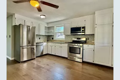 14 Greenville St, Billerica, MA 01821 - Photo 4