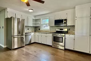14 Greenville St, Billerica, MA 01821 - Photo 4