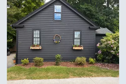37 Moulton St, Newburyport, MA 01950 - Photo 2