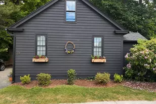 37 Moulton St, Newburyport, MA 01950 - Photo 2