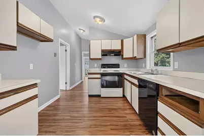 156 Pilgrim Ave, Worcester, MA 01604 - Photo 6