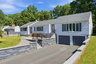 9 Pine Dr, Wilbraham, MA 01095 - Photo 2