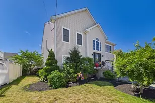 19 Abington Ln, Fall River, MA 02721 - Photo 2
