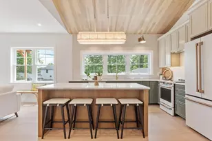 60 Neillian St, Bedford, MA 01730 - Photo 6